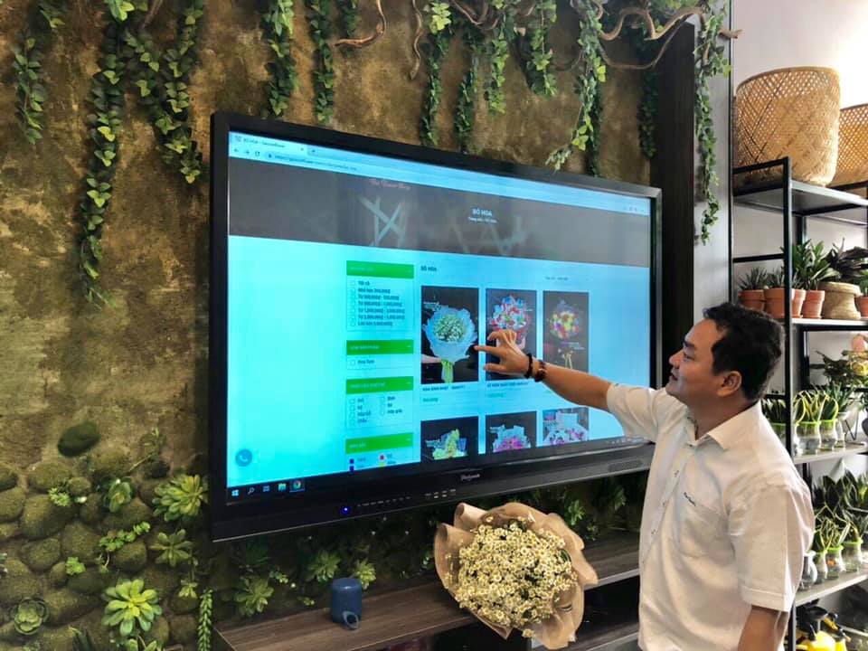 Màn hình tương tác cho Showroom & Shop – Xu hướng cộng nghệ không thể bỏ qua.