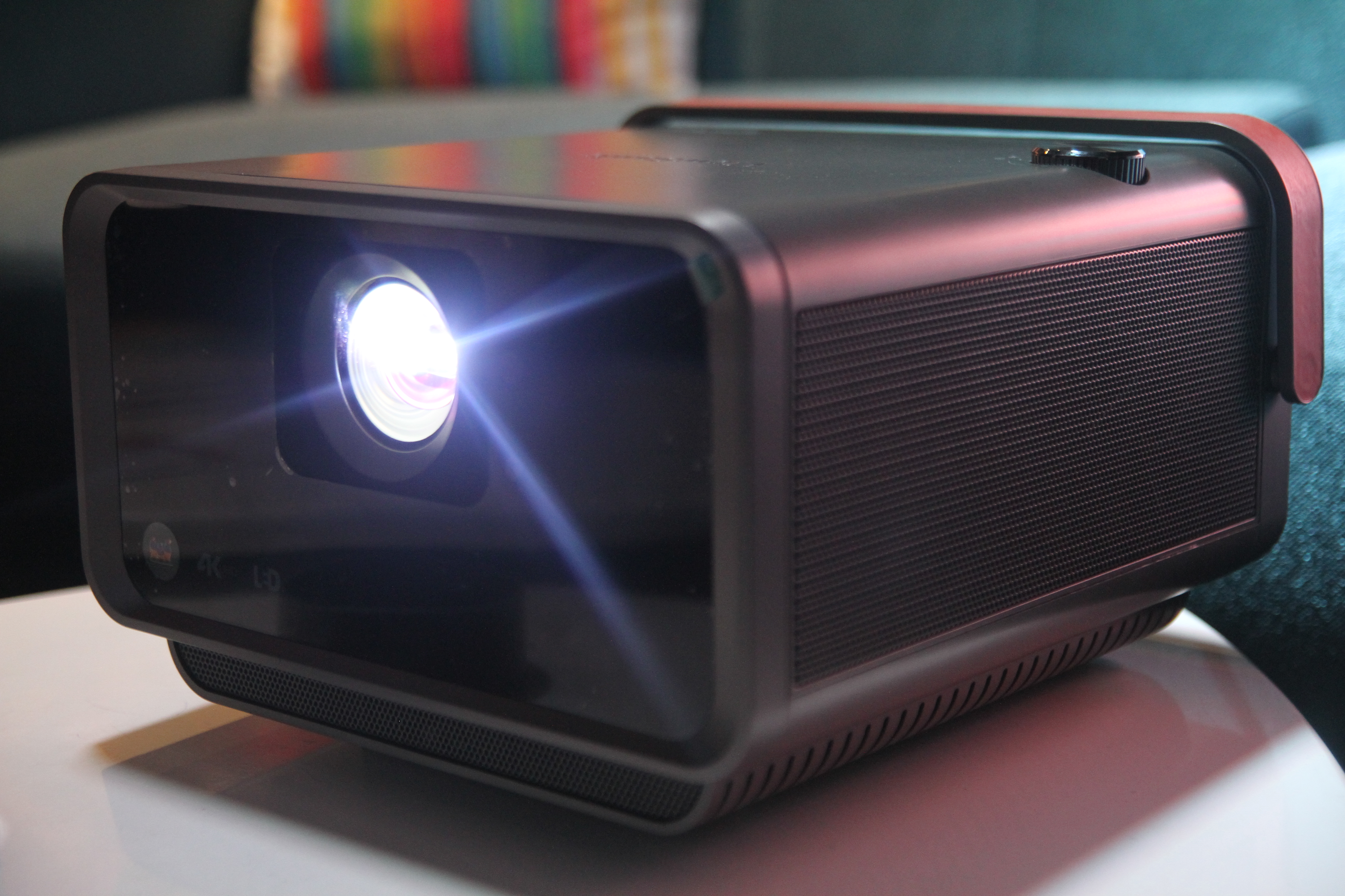 ViewSonic giới thiệu máy chiếu di động thông minh X10-4K tại Việt Nam