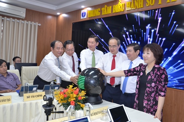 Thí điểm mô hình trung tâm điều hành y tế, giáo dục thông minh