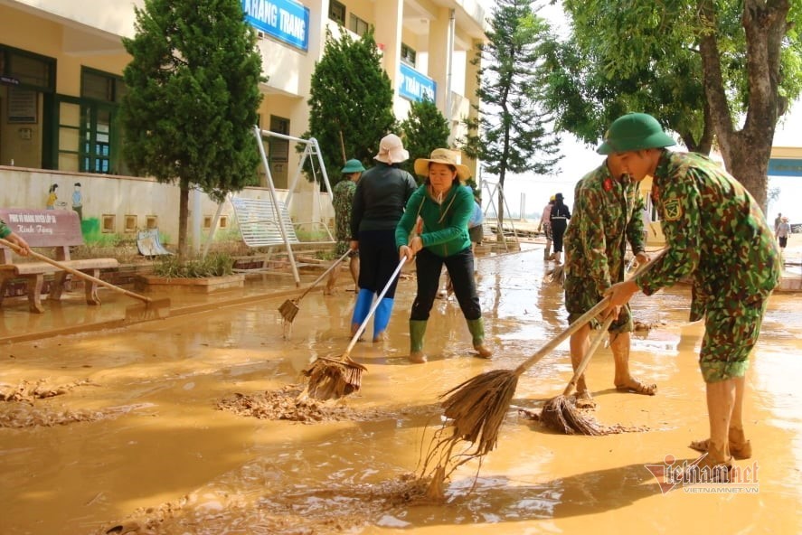 Bộ GD-ĐT vừa có công văn kêu gọi hỗ trợ ngành giáo dục miền Trung bị ảnh hưởng mưa bão.