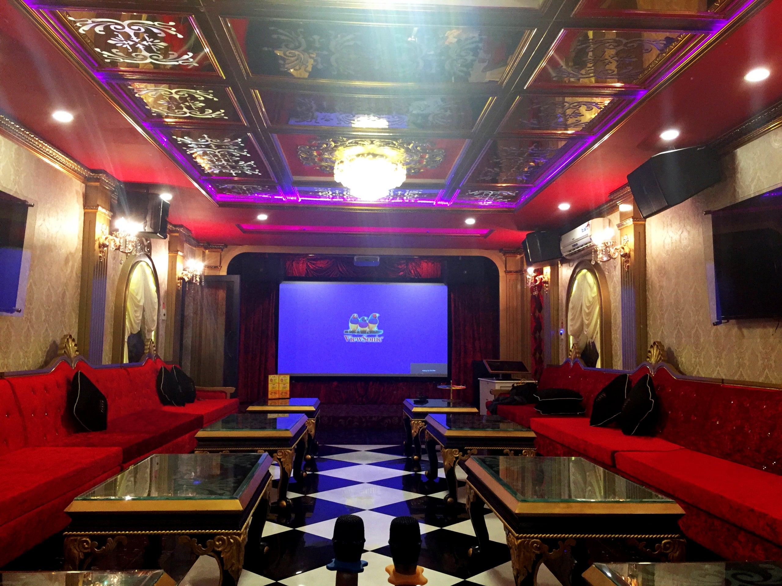 Dự án cung cấp máy chiếu cho hệ thống Karaoke Icool