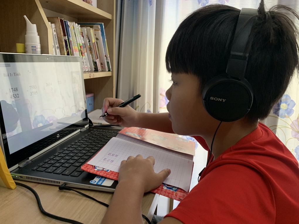 Cha mẹ lên kế hoạch học online lâu dài cùng con