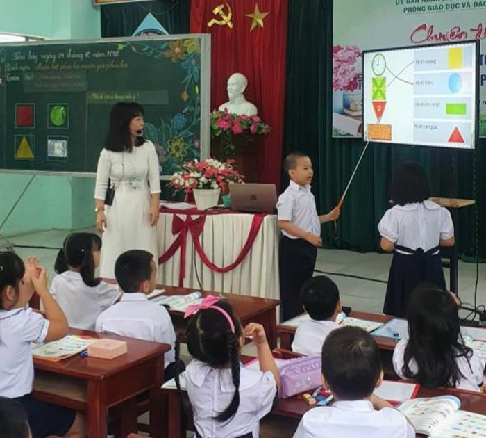 Tập huấn giáo viên triển khai chương trình SGK mới: Học để dạy chứ không phải học để bi
