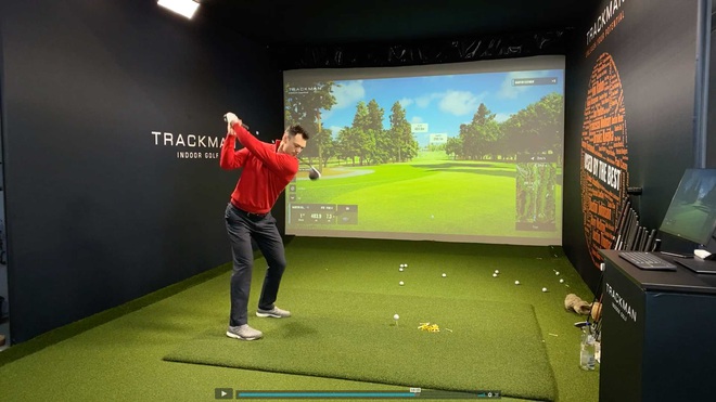Chơi golf trong nhà mùa dịch Covid-19 dành cho những người có điều kiện