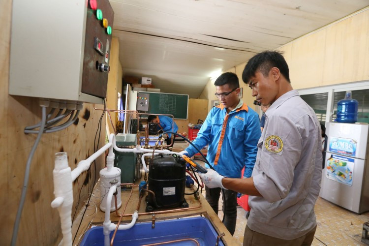 Thúc đẩy chuyển đổi số ứng phó với tác động của dịch Covid-19