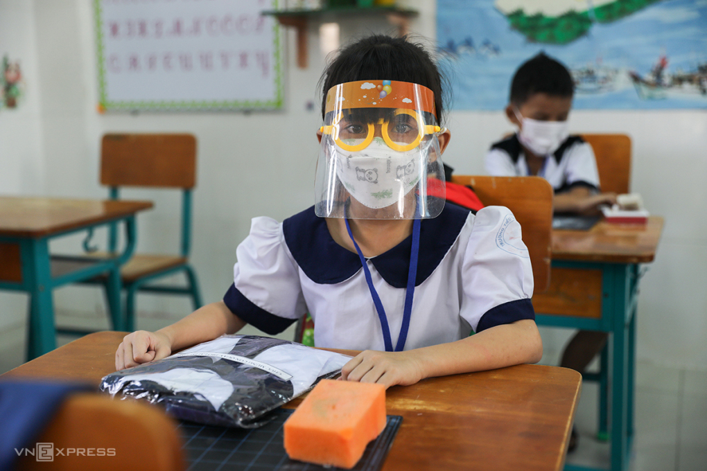 Vì sao trường học dè dặt mở cửa dù đủ điều kiện?