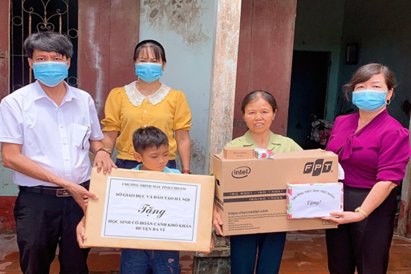 “Sóng và máy tính cho em”: Điểm tựa cho học sinh nghèo