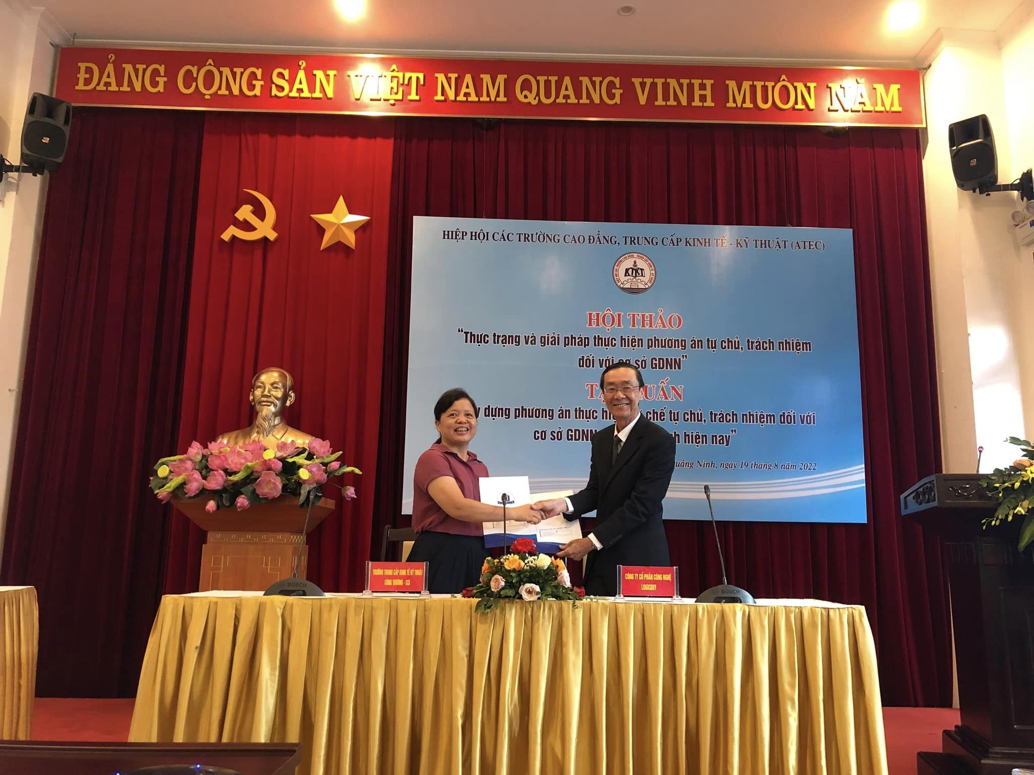 Ông Nguyễn Ngọc Nam, P. TGĐ – Công ty Công nghệ LogicBUY tham dự Hội thảo “Thực trạng và giải pháp thực hiện phương án tự chủ, trách nhiệm đối với cơ sở GDNN” do Hiệp hội các trường cao đẳng, trung cấp kinh tế kỹ thuật (ATEC) tổ chức tại Tp Hạ Long, Quảng Ninh.
