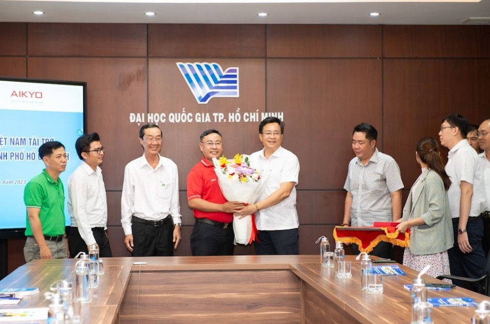 Aikyo Việt Nam tài trợ màn hình tương tác cho Quỹ phát triển Đại học Quốc gia TP Hồ Chí Minh