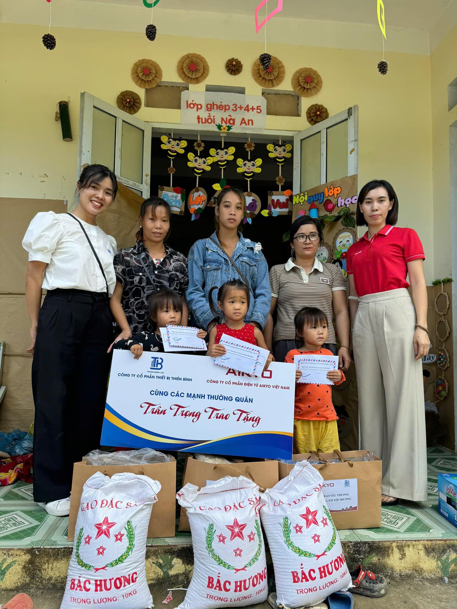 Hành trình “Trao yêu thương cùng em tới trường”
